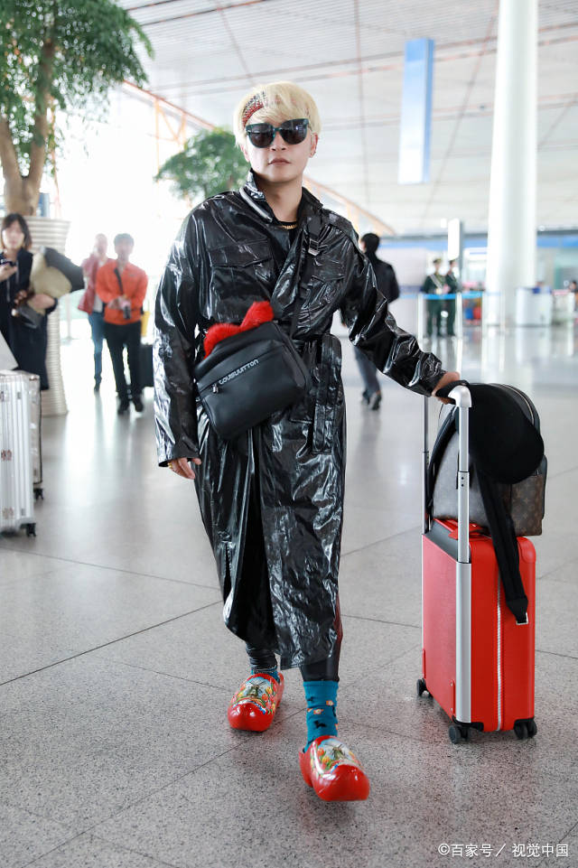 英伦|陈志朋终于不露腿了，“英伦风”写真，帅呆了！