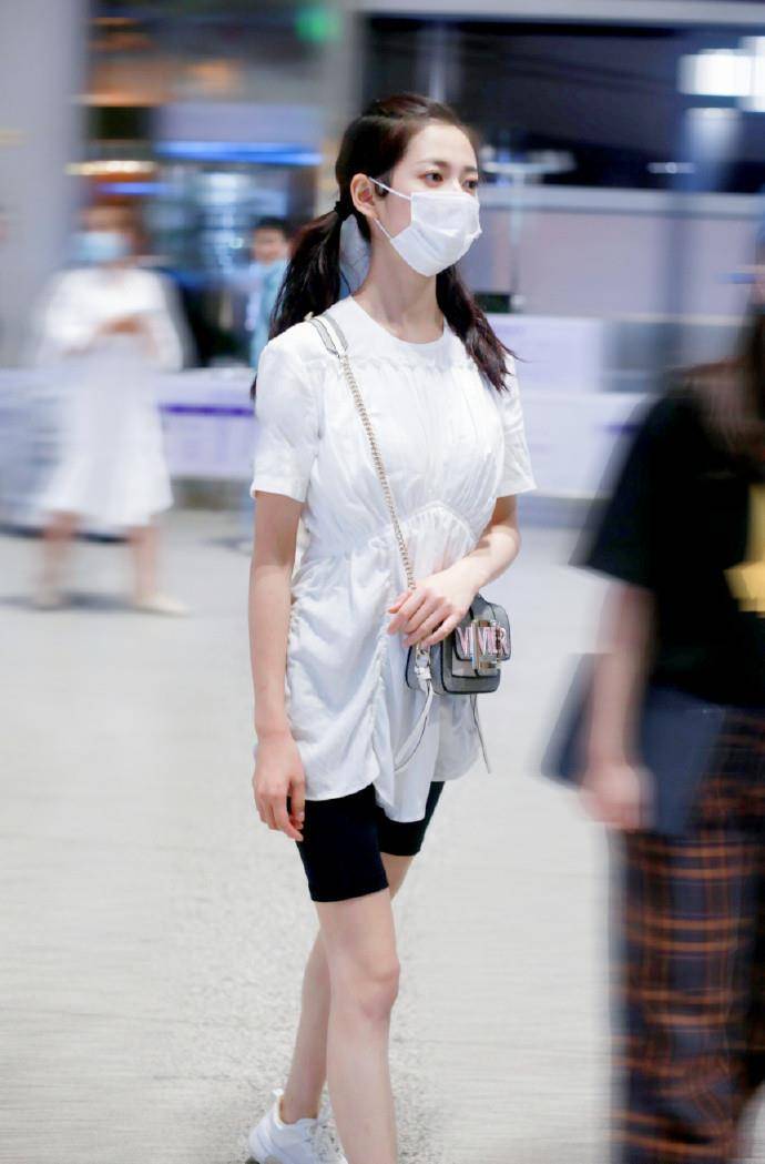 出圈|陈钰琪腿太出圈了吧？穿考验身材的骑行裤也不紧绷，唐嫣真有眼光