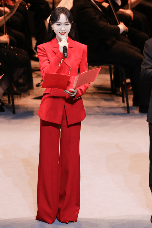 &quot|唐嫣婚后状态一直挺在线，穿红西装撕掉＂傻白甜＂标签，又美又飒