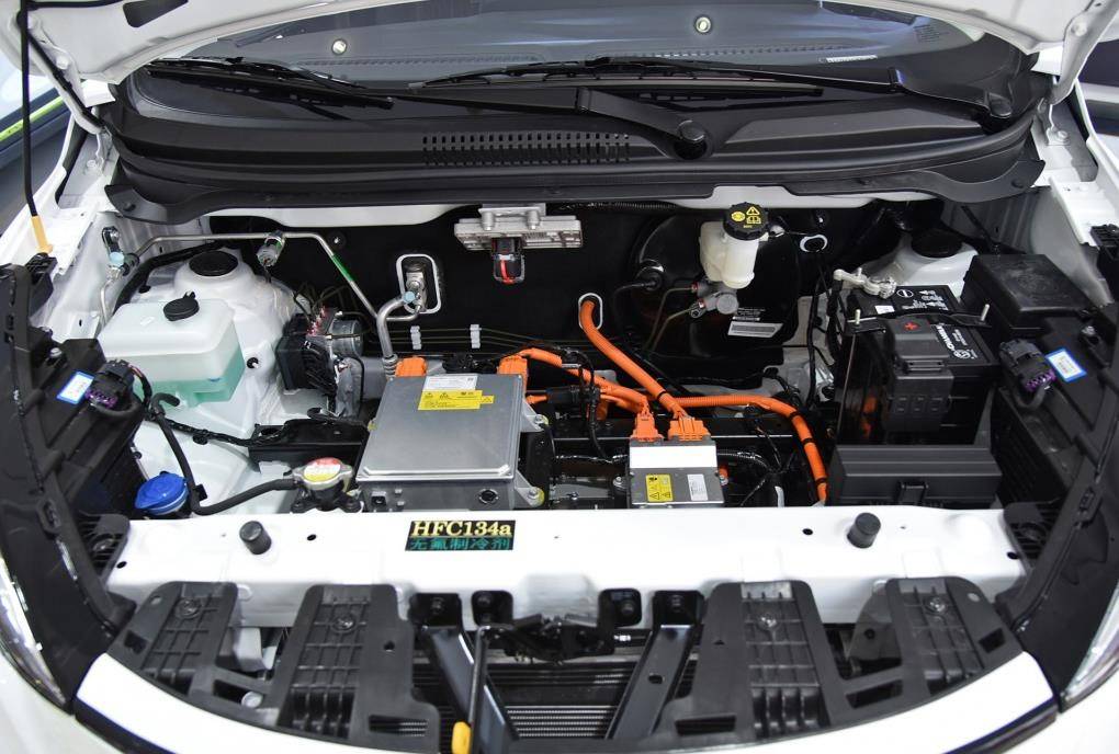 哪吒v和奔奔estar谁续航长6万元就有宁德时代ncm523