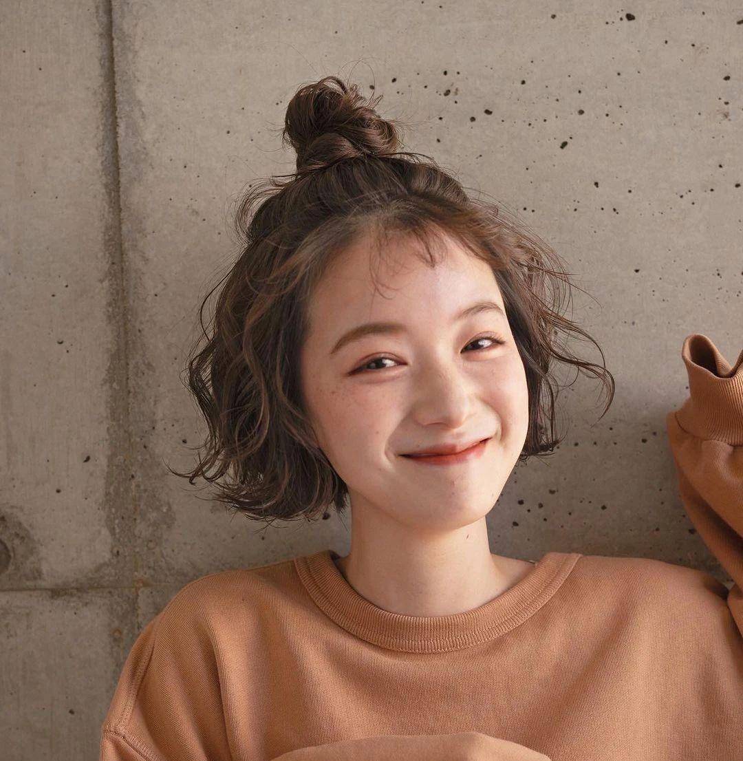 发型|女人别总扎“低马尾”，今年流行这3种发型，杨幂、迪丽热巴早安排了！