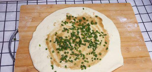 进行|早餐发面“葱花饼”做法,我家隔三差五就做,出锅都不够吃