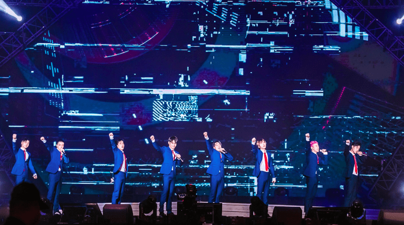 因为|赵磊《第一次》个人演唱会首站落幕，回顾出道史，越努力越幸运