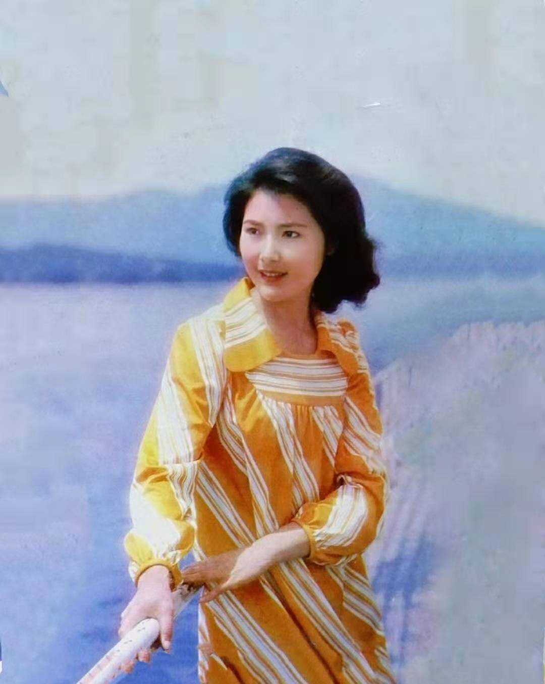 龚雪|龚雪姜黎黎年轻时才是时髦人,夏季穿搭清新脱俗,照穿经典不过时