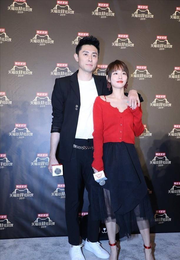 身材|张嘉倪的锁骨好精致，就是身材没啥女人味，吊带针织衫穿出优雅感