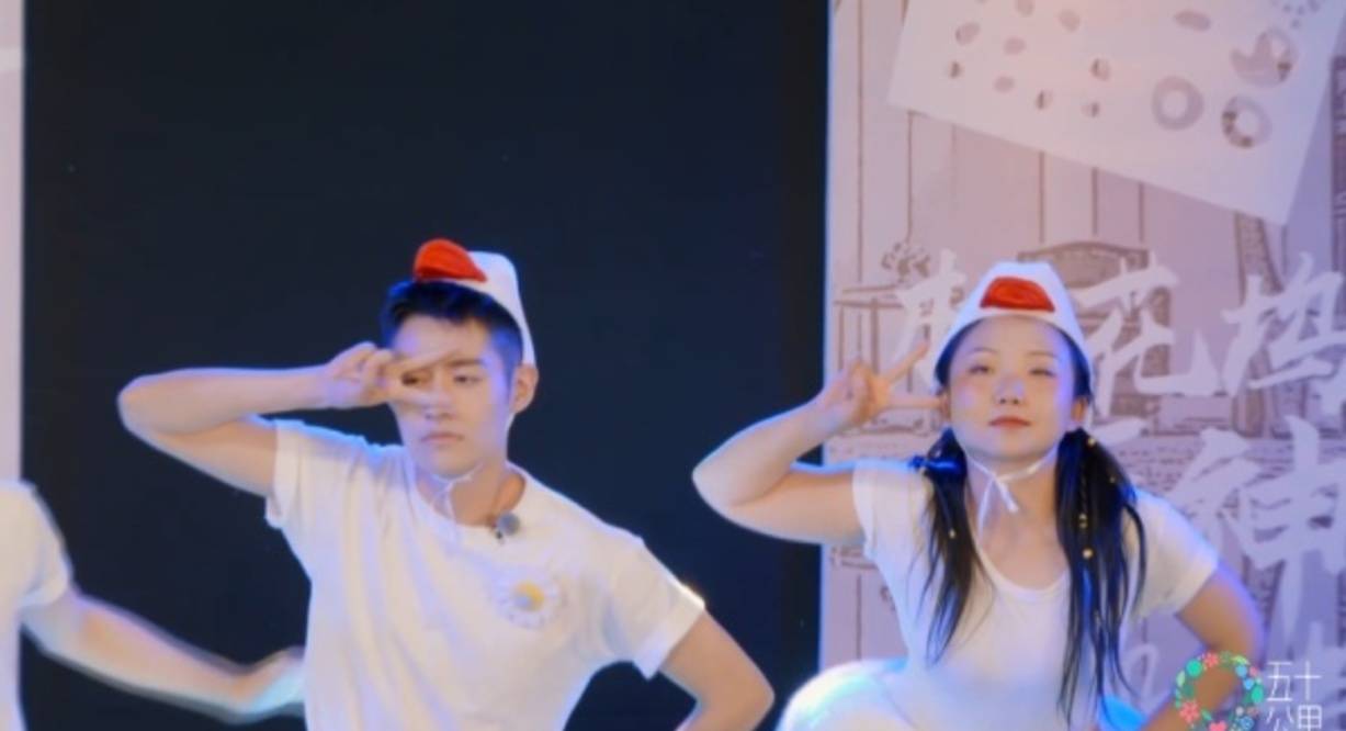 汪苏泷|穿芭蕾裙都搭丝袜裤,唯独辣目洋子搞特殊,不慎秀出直男最爱腿型