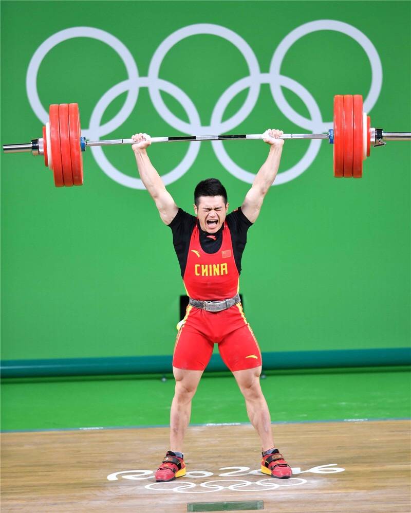 东京奥运男子举重冠军图片