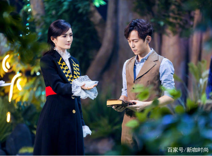 身材|38岁谢娜终于穿对了，黑西装配白内搭，比何炅还显瘦