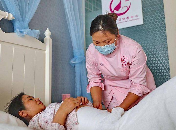 给予|婆婆和亲妈共同伺候月子，从这一个小细节，就能看出两人的区别