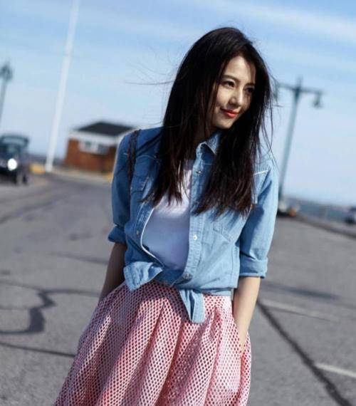 通身|高圆圆真是颜值的“天花板”,一袭红色蕾丝连衣裙,高贵又优雅