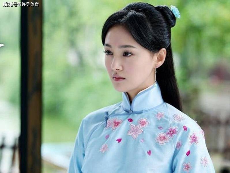 民国|同是穿旗袍：陈紫函有女人味，郑爽清纯，看到陈数我倾慕了！