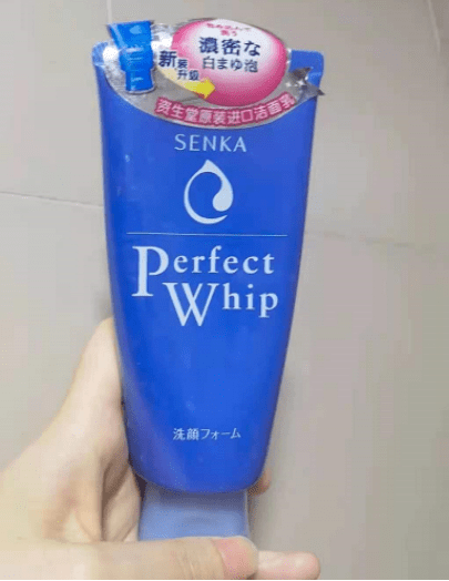 功效|女生再穷,也不要买这2款洗面奶,被营销过头了,其实用了“烂脸”