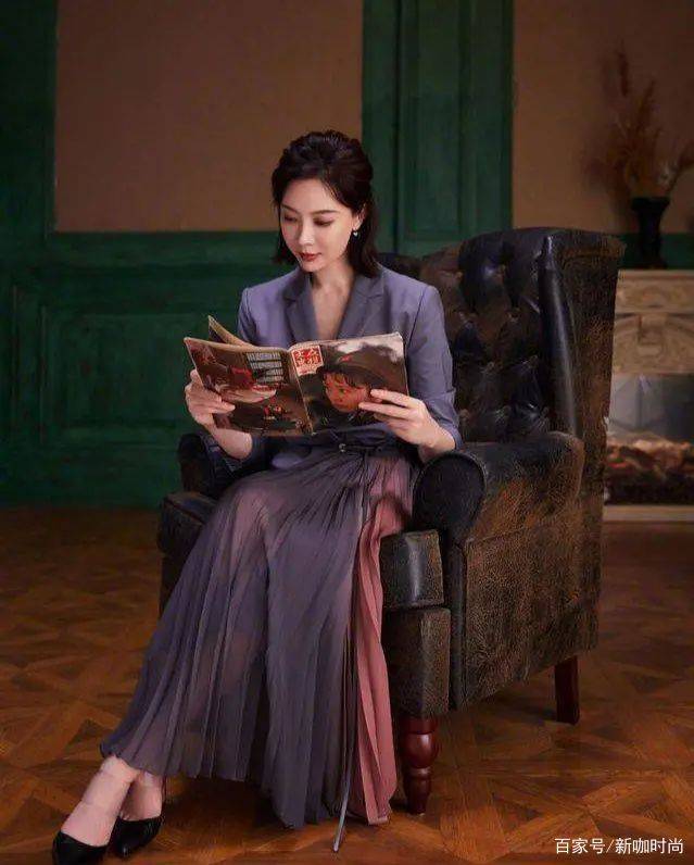西装|陈数和董卿的西服裙穿搭,优雅知性的女人一定不能错过