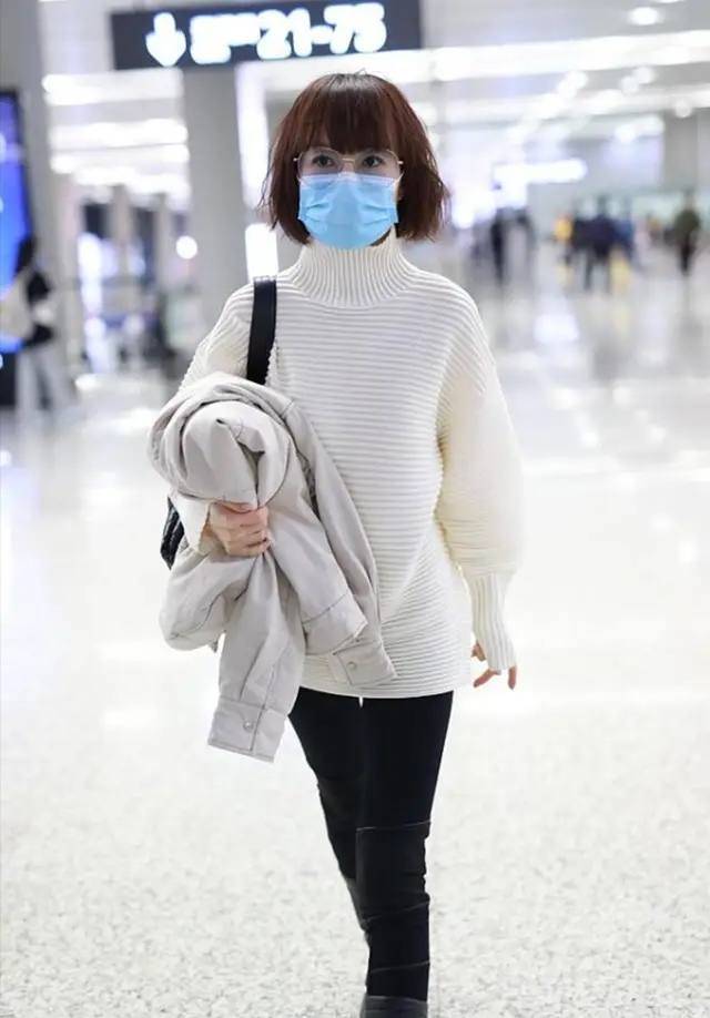 身材|鲁豫“增肥”有妙招，连体衣加穿毛衣撑起瘦弱身材，意外时髦高级