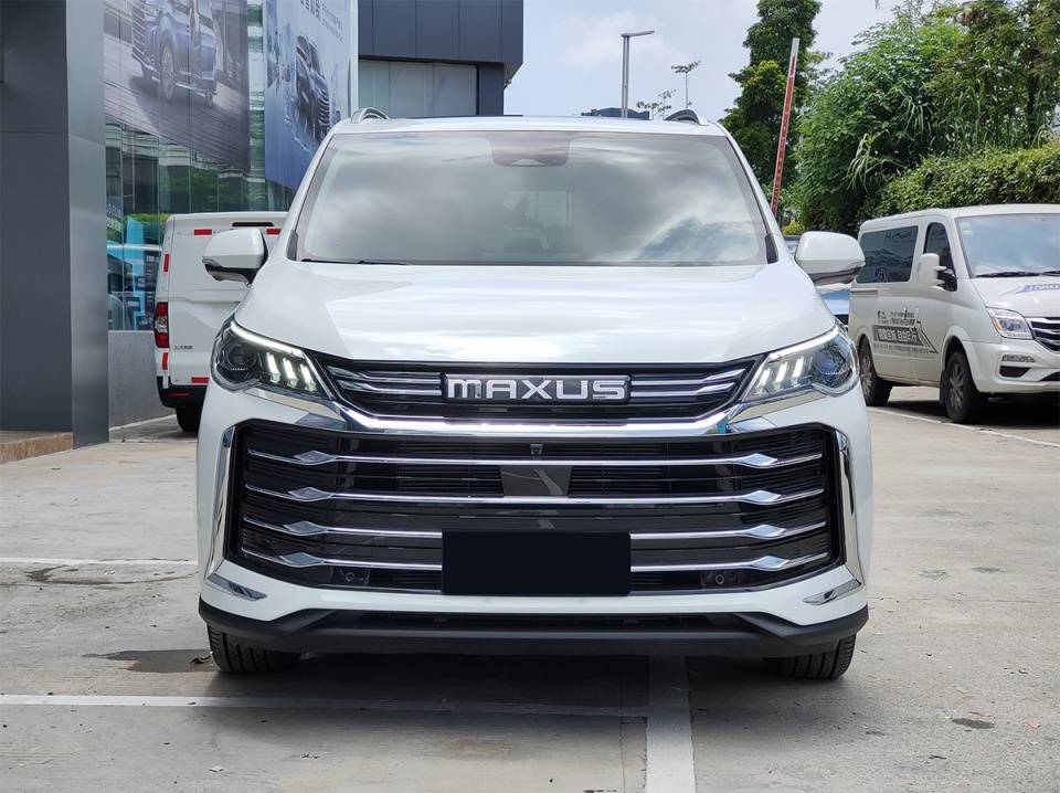 看图片确实很大气,但实车看起来却很低调,特别是"maxus"的字母车标