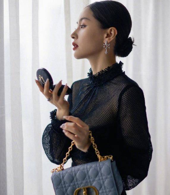 黑色|恋爱中的王子文真女人!渔网透视裙搭配豹纹内衣,尽显火辣身材