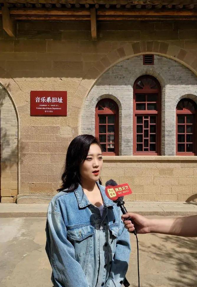王小玮|玖月奇迹“王小玮”真不显老，牛仔装打扮气质又靓丽，不像37的人