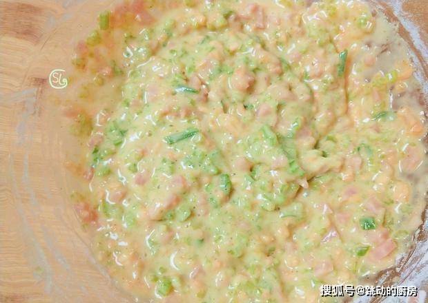 蔬菜|芹菜不要炒着吃了,加两个鸡蛋,用筷子搅一搅,出锅别提多香了