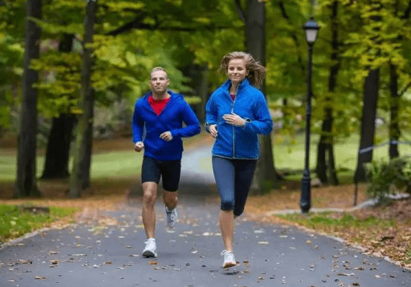 毒素|排尿时发现这4个“蹊跷”,可能是肝脏发出的求救信号,别忽视