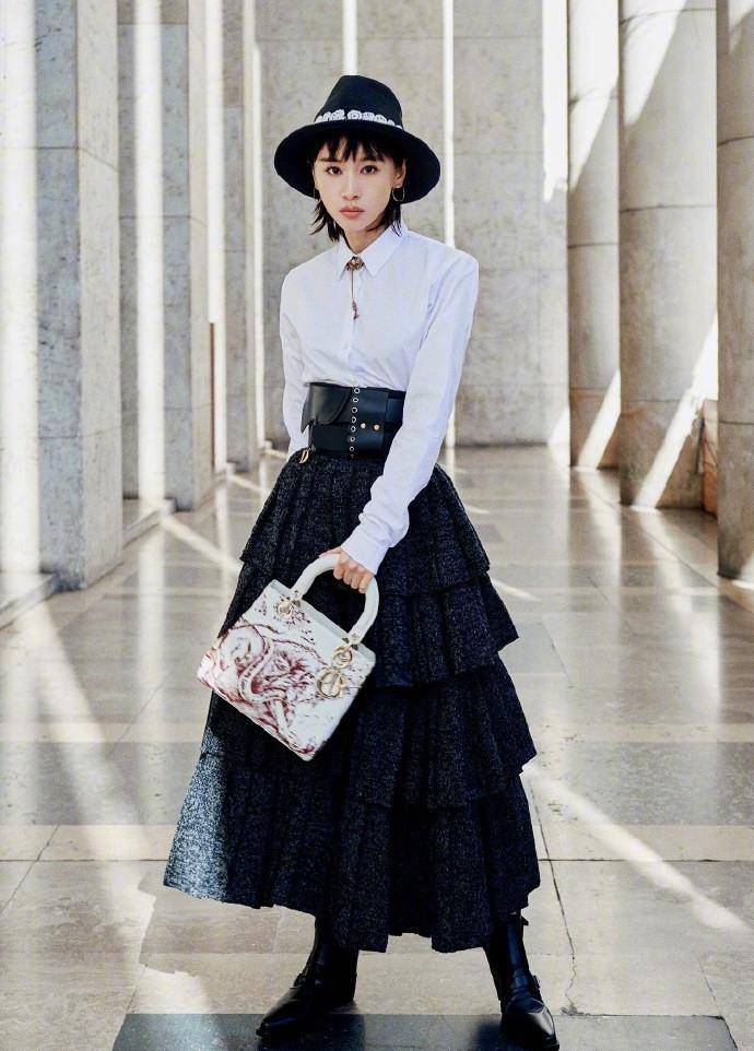 细节|王子文恋爱后更会打扮，简单白衬衫都穿得这么时髦，令人羡慕