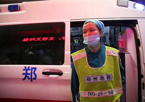 郑州地铁5号线救援人:胸前的党徽使我充满勇气和力量