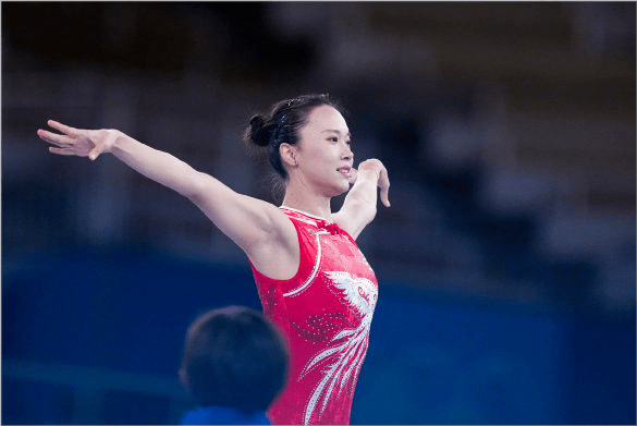 身材|朱雪莹赢得冠军太厉害！和军人男友合照曝光太般配，涂红唇好美艳