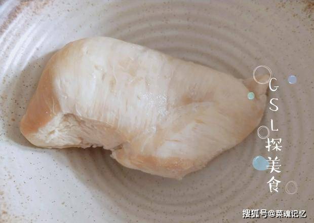 做法|鸡胸肉这样做，大人小孩都爱吃，美味可口，三两下做一盘，不够吃
