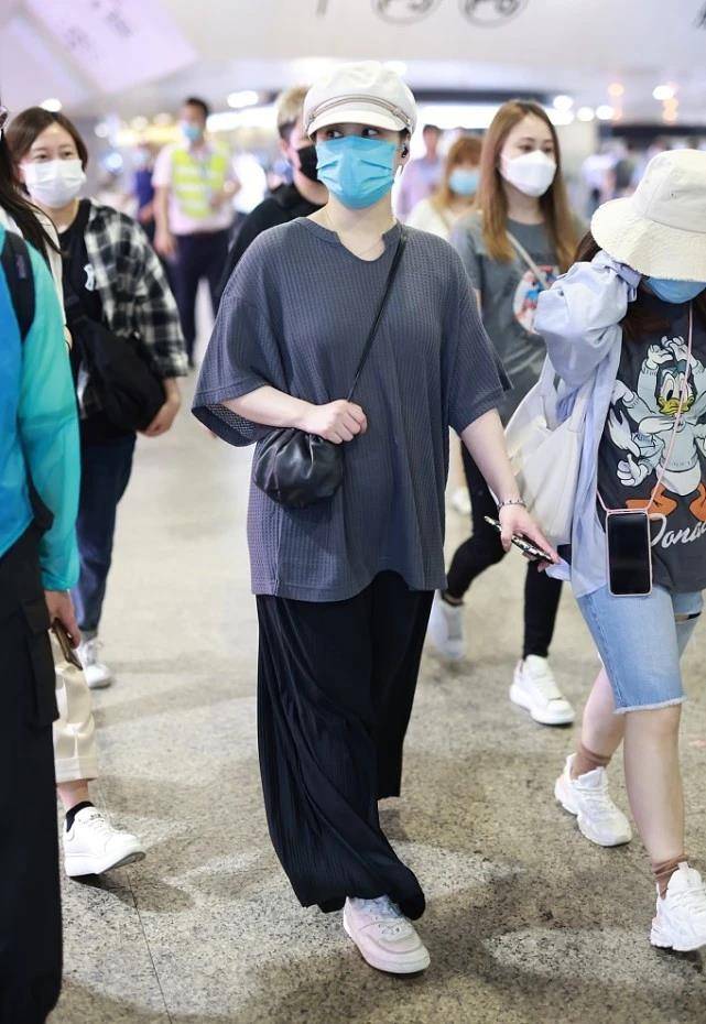 铃木京香香新剧饰演女刑警搭档小鲜肉濑户康史 福莱博客