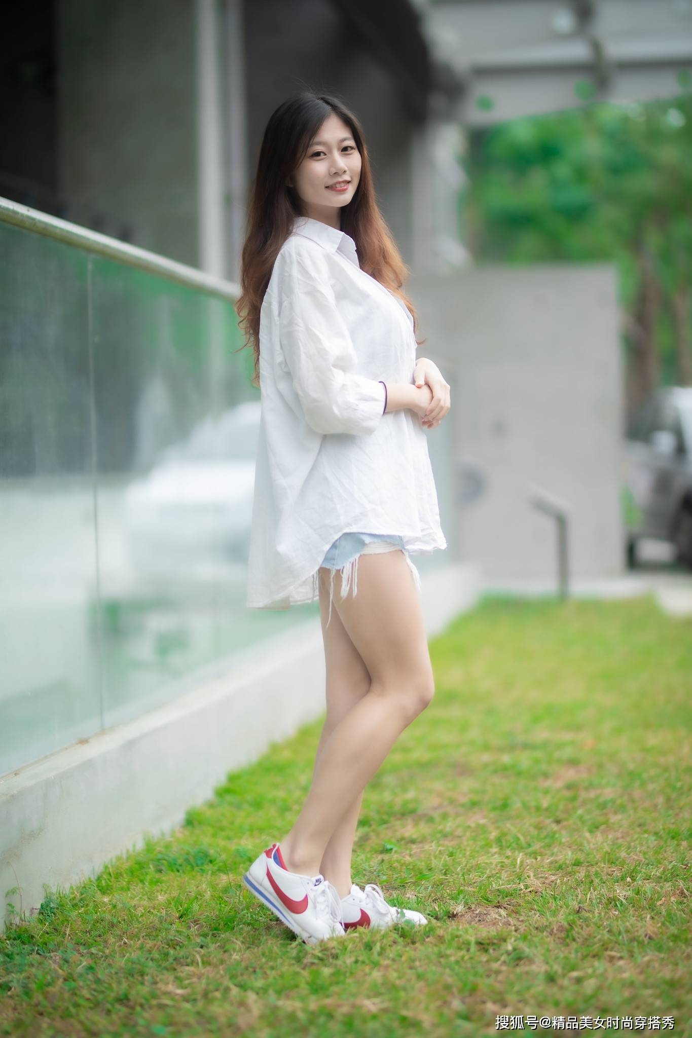 烤熟|夏日里最为清凉的穿搭单品，简约的款式却非常的个性时尚