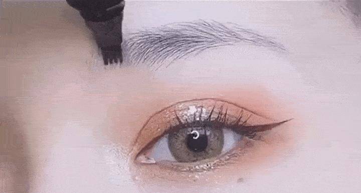 单眼皮|脸上有这4个“特征”的女生，你就是“淡妆脸”，浓妆则会显老气