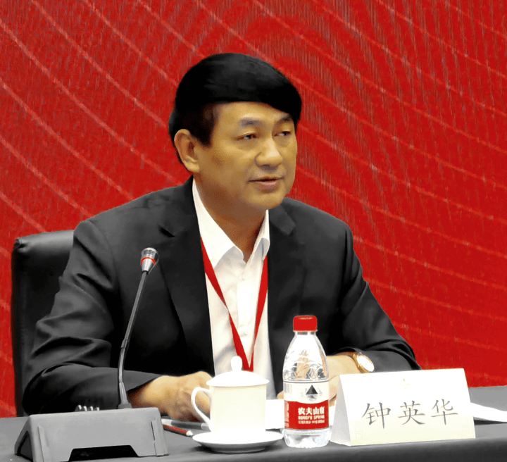 天津师范大学校长钟英华致辞随后,由天津师范大学校长钟英华,中国艺术