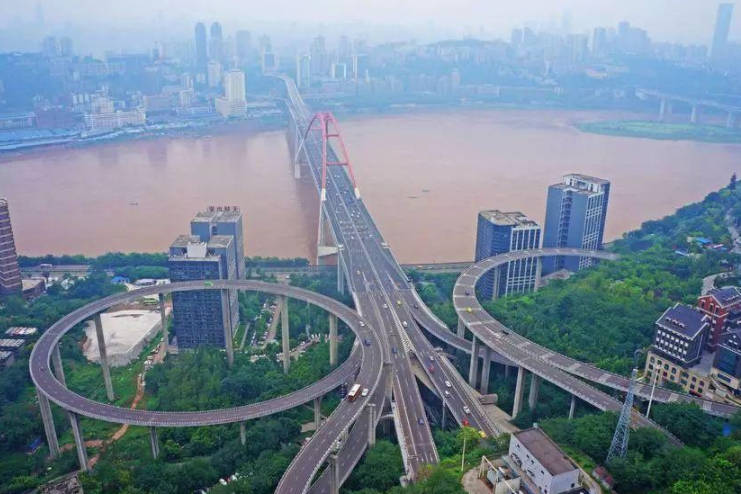 重庆迎来首条城轨快线，时速140公里/小时，串联城市重要区域