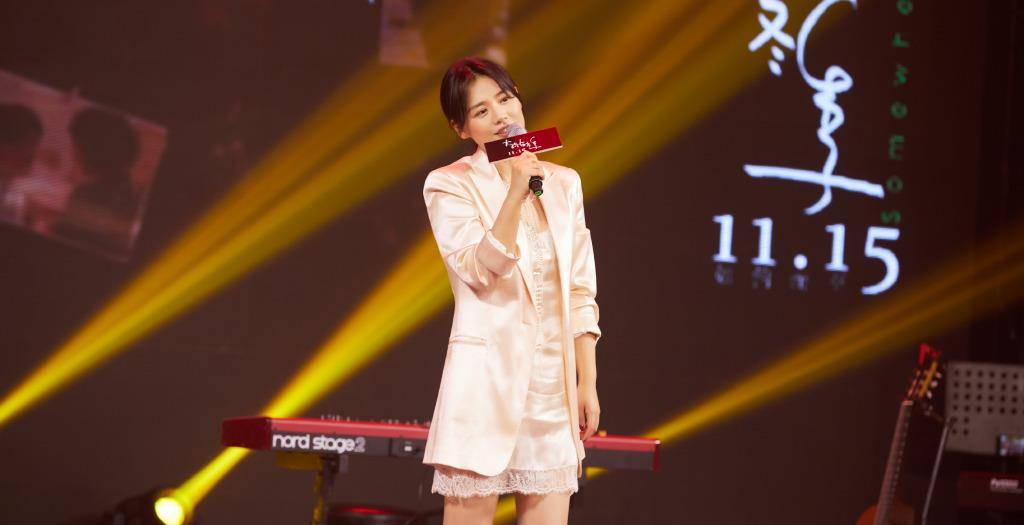 黑色|马思纯被爆恋爱后首露面太壮硕，穿西装像“壮士”，被刘嘉玲艳压
