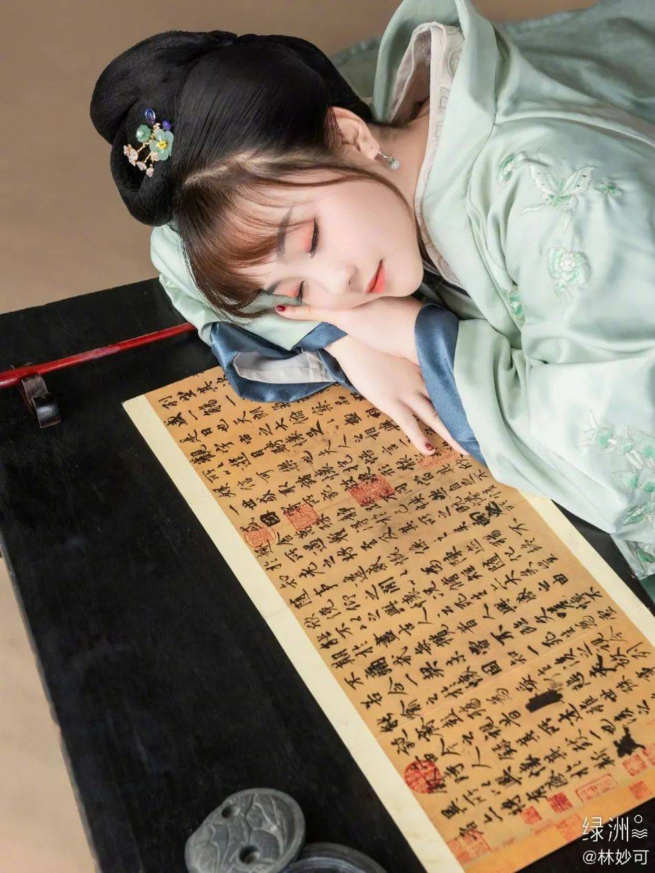 漂亮|林妙可晒古风汉服美艳写真！清丽脱俗魅力不可小觑