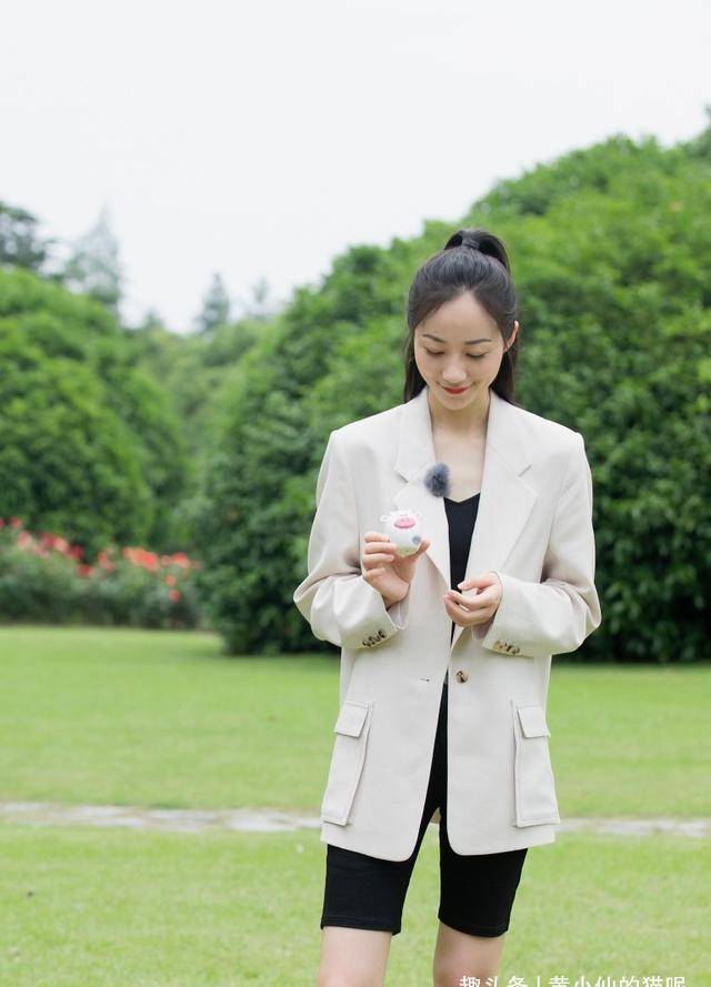 韩雪|马丁靴早就失宠了，今秋流行的是“豆腐靴”，韩雪穿上后美翻了