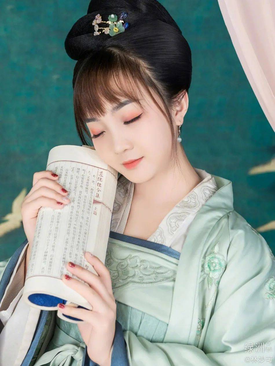 漂亮|林妙可晒古风汉服美艳写真！清丽脱俗魅力不可小觑