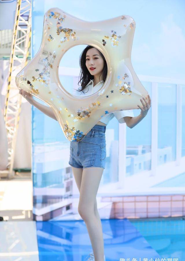 韩雪|马丁靴早就失宠了，今秋流行的是“豆腐靴”，韩雪穿上后美翻了