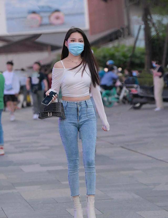 条纹|黑白配一直是经典搭配,也是很多优雅穿搭的重要元素,精致又时尚