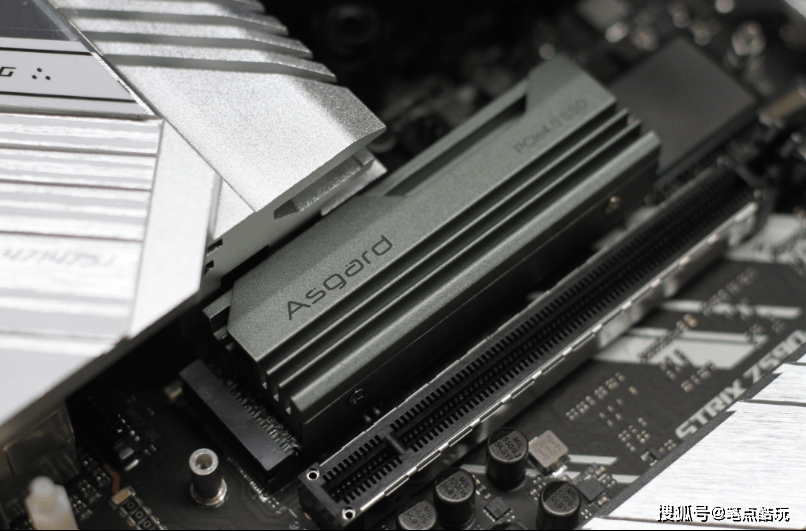 硬盘|比三星固态更快，阿斯加特AN4 PCIe 4.0，给老外一点压力！