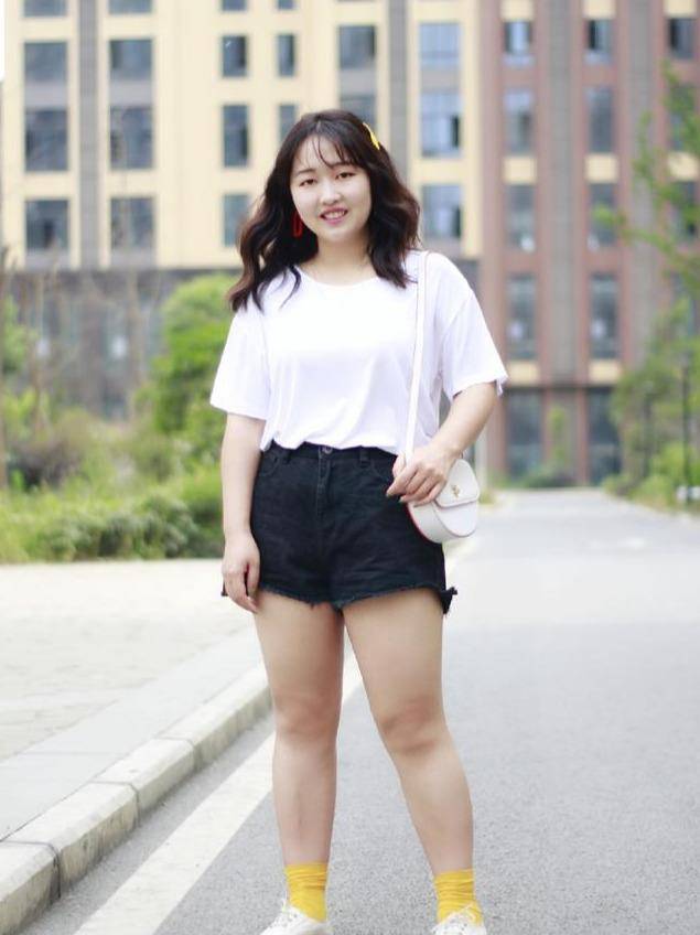 黑色|身高147cm,体重105斤,她却凭借好衣品成时尚博主