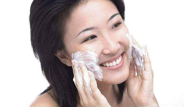 紫外线|女生皮肤好的4个秘诀，长期坚持，皮肤白皙细腻人人羡！