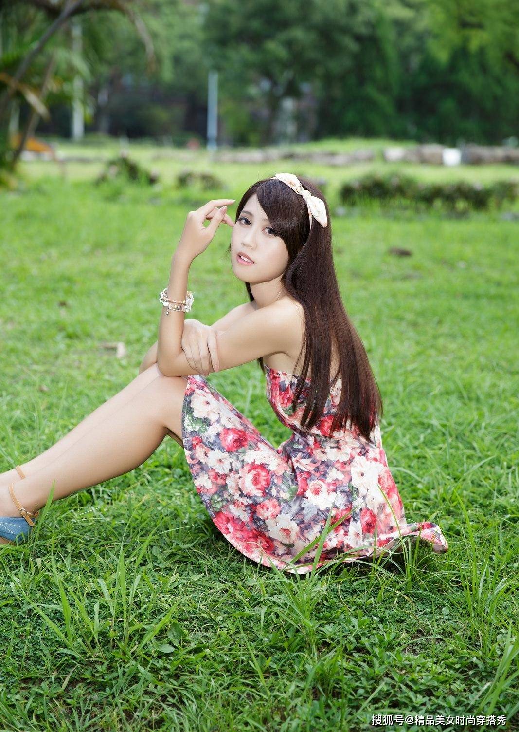 高跟鞋|这件连衣裙,布满了多彩的繁花,简单不失优雅,抹胸款式性感迷人