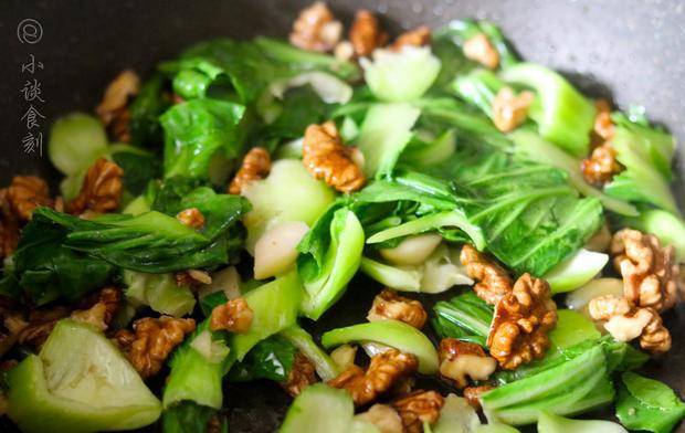 八个月宝宝可以吃白菜么 b5f9e05bc67e49db8828916e921e9965.jpeg