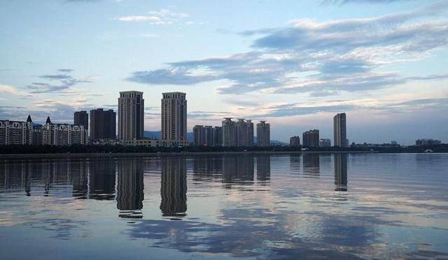 GDP人均城市_31省市人均GDP公布,北京、上海超8万,还有两省不到2万