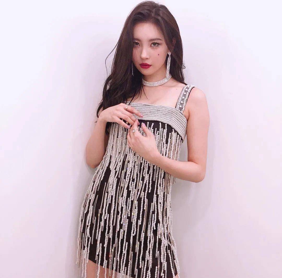 宣美|她号称南韩第一腿精，泳衣外穿，紧身深V，她的妖艳让你无法直视！