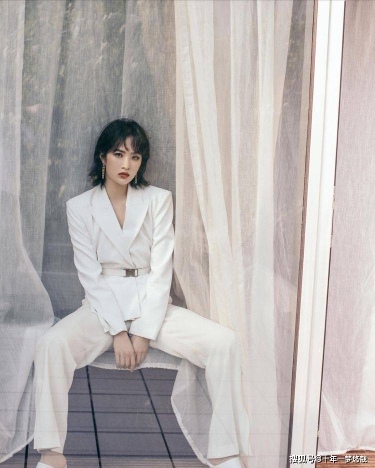 进行|华为总裁任正非小女儿进军演艺圈！身穿西装又飒又A，有点起范了