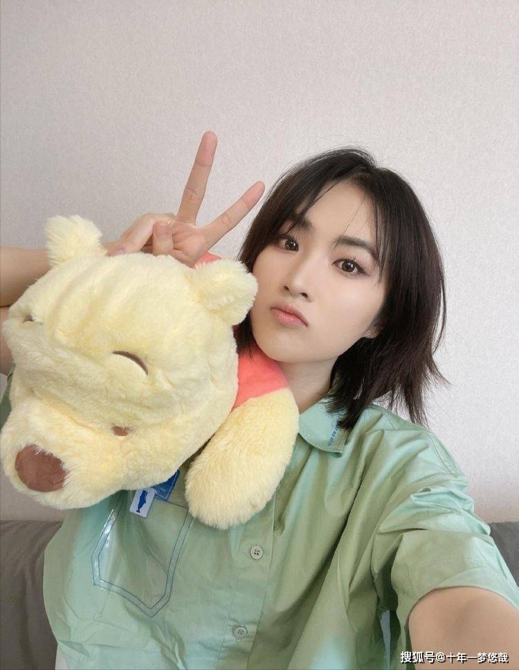 进行|华为总裁任正非小女儿进军演艺圈！身穿西装又飒又A，有点起范了