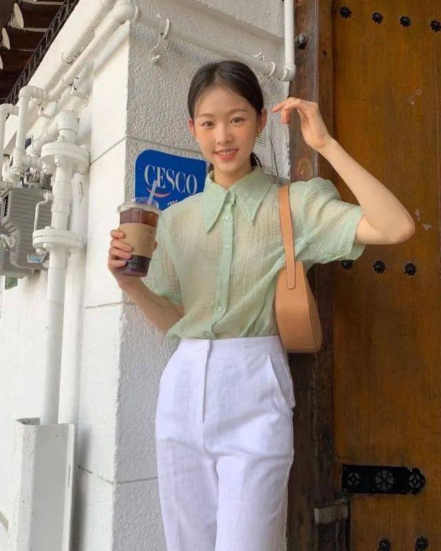 牛油果|清透感更清爽迷人!女生夏日浅牛油果色日常搭配推荐