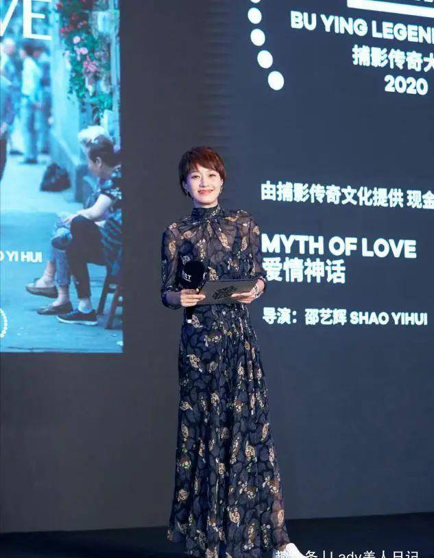 蓝灰|马伊琍又任性了，染一头蓝灰发色太显老，短发太过凌厉不女人