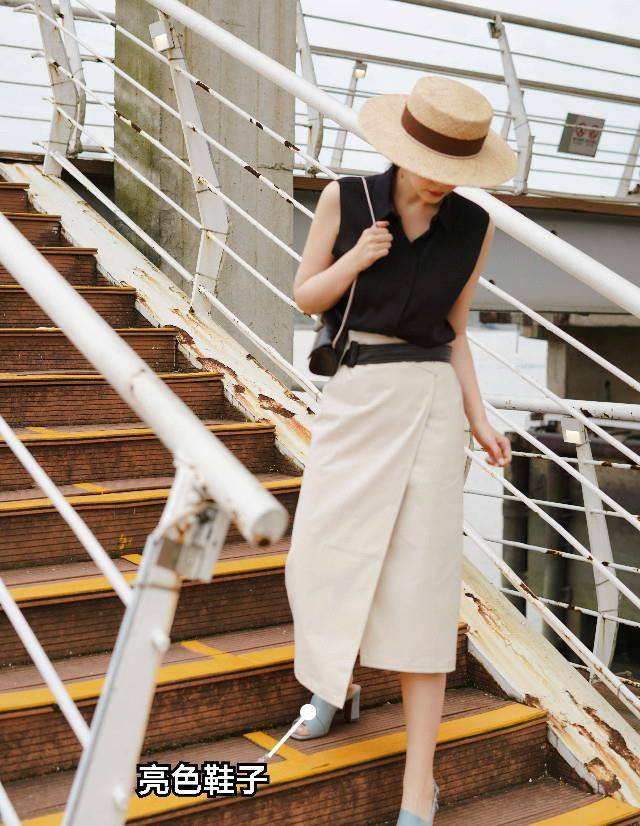 服装|中年女人最爱的黑白配，再加入一点“亮色”，就会高级得令人神往